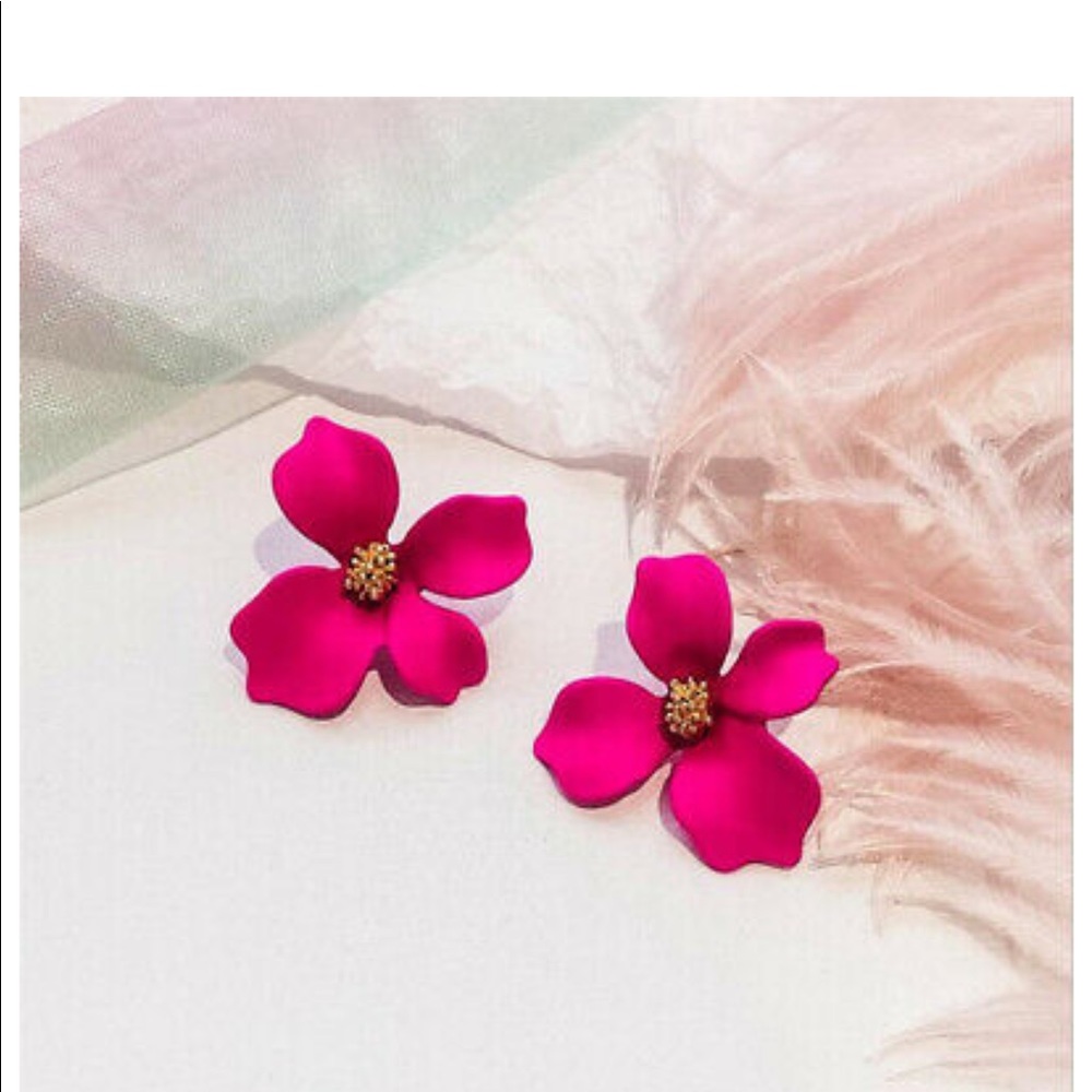 Flower post earrings